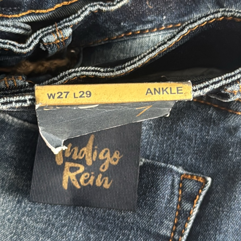 Indigo Rein Blue curvy Distressed Jeans
Size 7/27 - Picture 6 of 6